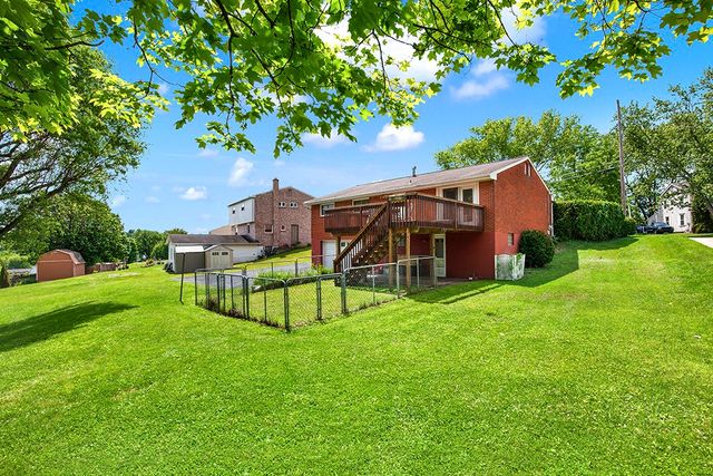 5 Shawnee Dr, Hempfield Twp, PA 15601