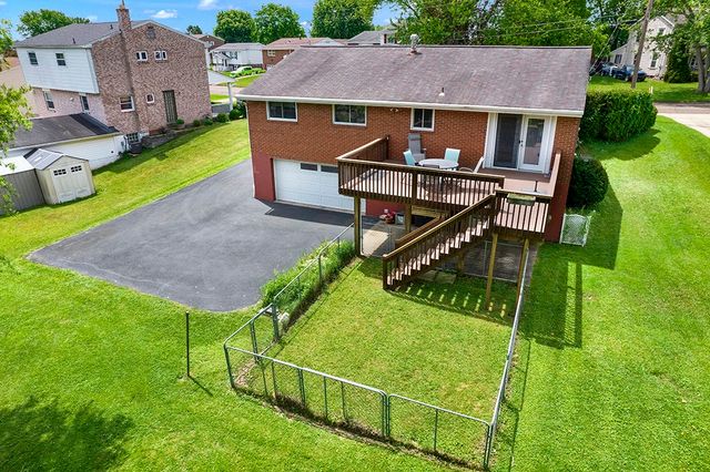 5 Shawnee Dr, Hempfield Twp, PA 15601