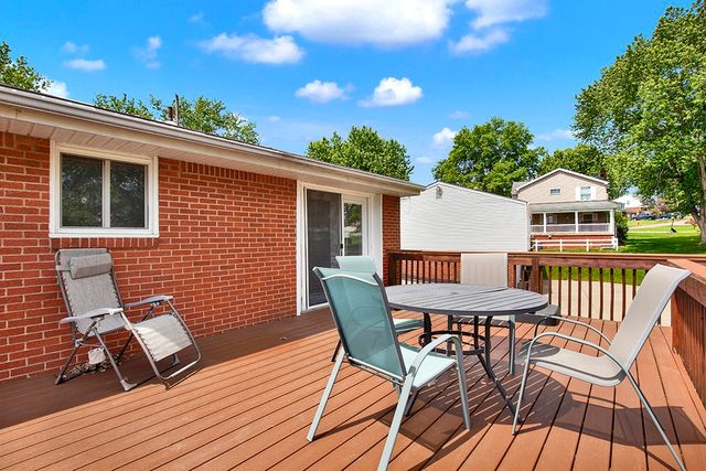5 Shawnee Dr, Hempfield Twp, PA 15601