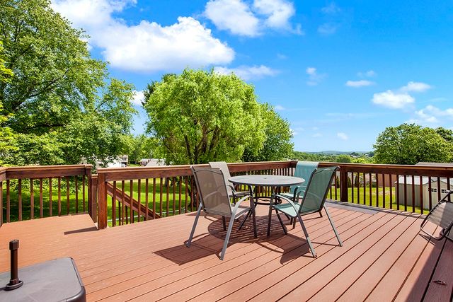 5 Shawnee Dr, Hempfield Twp, PA 15601