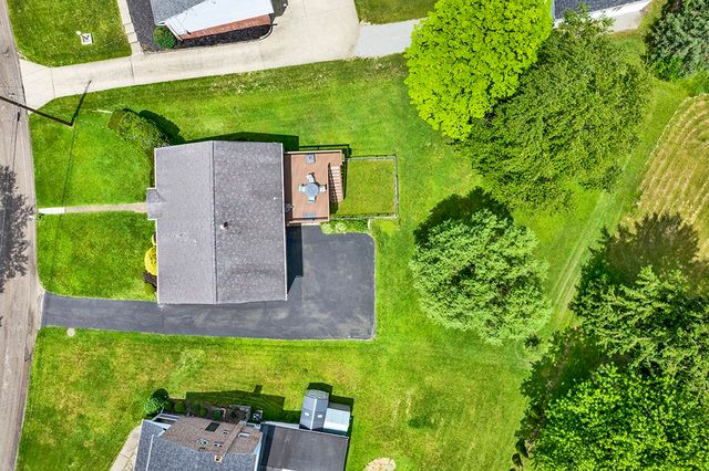 5 Shawnee Dr, Hempfield Twp, PA 15601