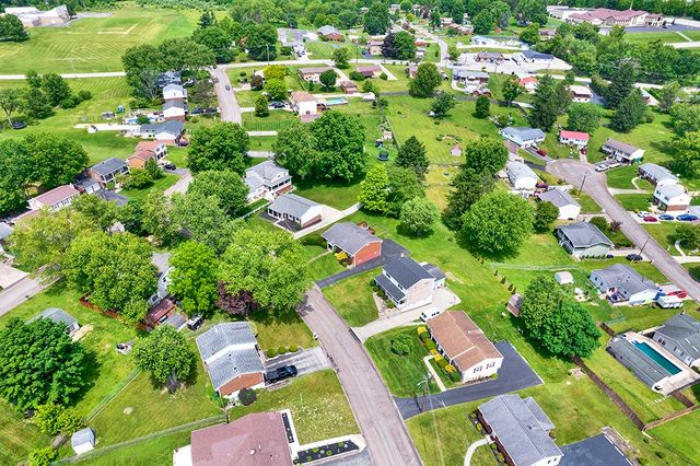 5 Shawnee Dr, Hempfield Twp, PA 15601