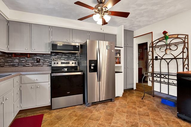 5 Shawnee Dr, Hempfield Twp, PA 15601