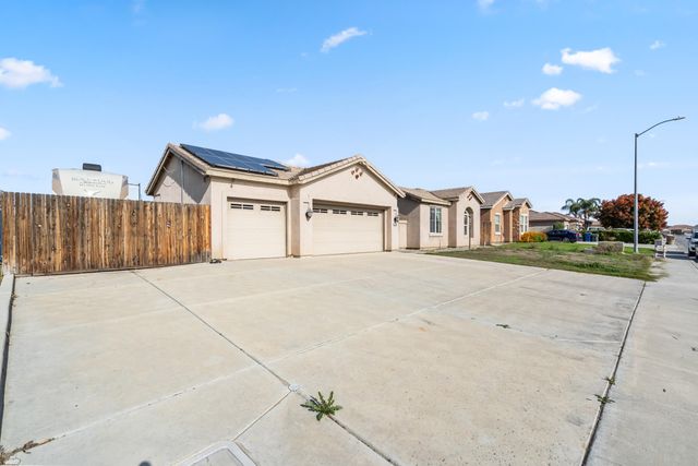 6208 Fire Opal Drive, Bakersfield, CA 93313