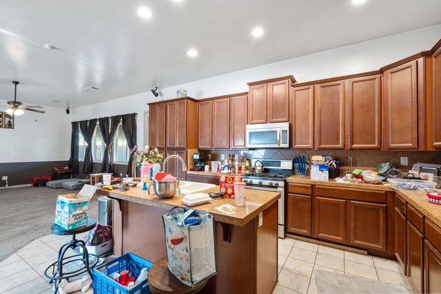 6208 Fire Opal Drive, Bakersfield, CA 93313