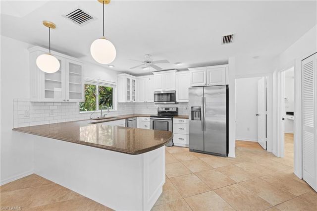 6872 Fairview ST, Fort Myers, FL 33966