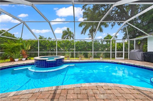 6872 Fairview ST, Fort Myers, FL 33966