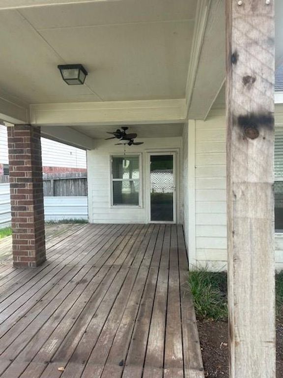 Image 11 of property listing at 17802 Oakridge Canyon Lane, Richmond, TX 77407