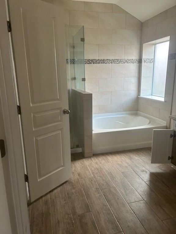 Image 9 of property listing at 17802 Oakridge Canyon Lane, Richmond, TX 77407