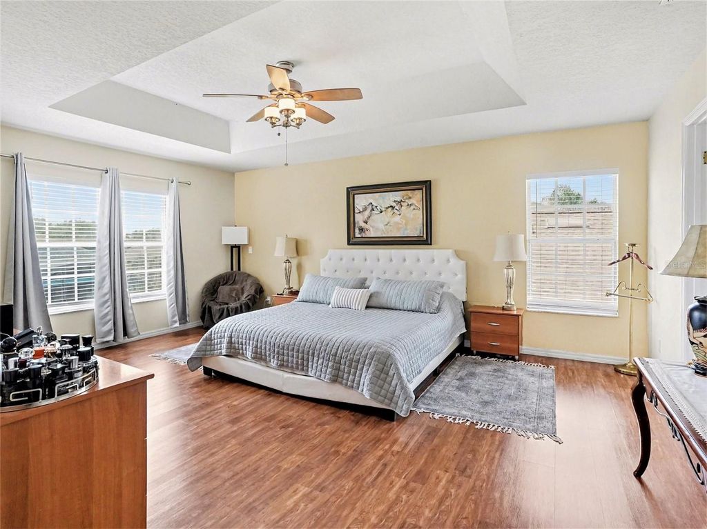 Image 17 of property listing at 4992 HOOK HOLLOW CIRCLE, Orlando, FL 32837