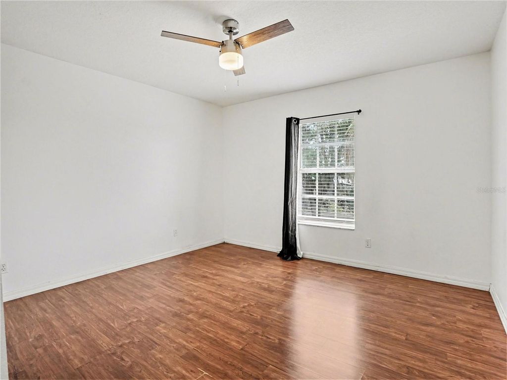 Image 18 of property listing at 4992 HOOK HOLLOW CIRCLE, Orlando, FL 32837