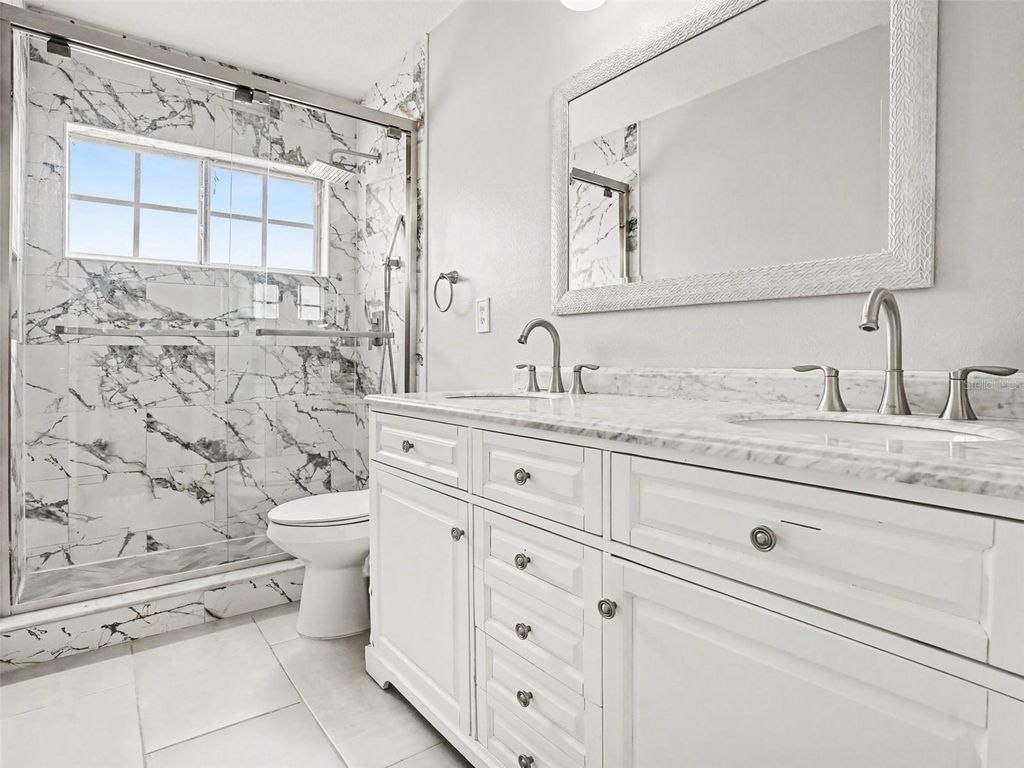 Image 20 of property listing at 4992 HOOK HOLLOW CIRCLE, Orlando, FL 32837