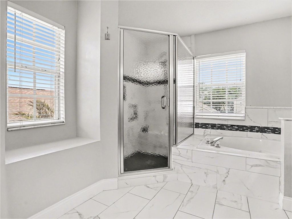 Image 22 of property listing at 4992 HOOK HOLLOW CIRCLE, Orlando, FL 32837