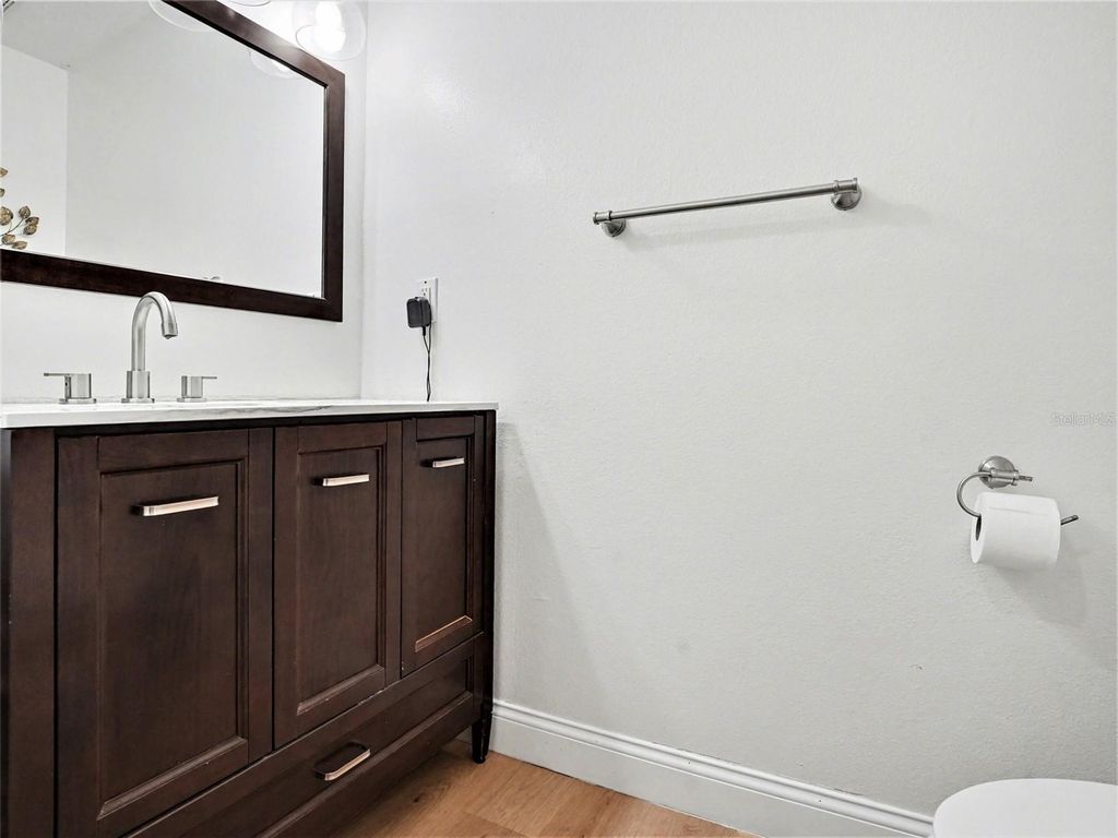 Image 23 of property listing at 4992 HOOK HOLLOW CIRCLE, Orlando, FL 32837