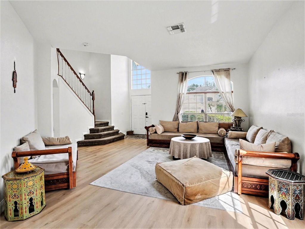 Image 4 of property listing at 4992 HOOK HOLLOW CIRCLE, Orlando, FL 32837