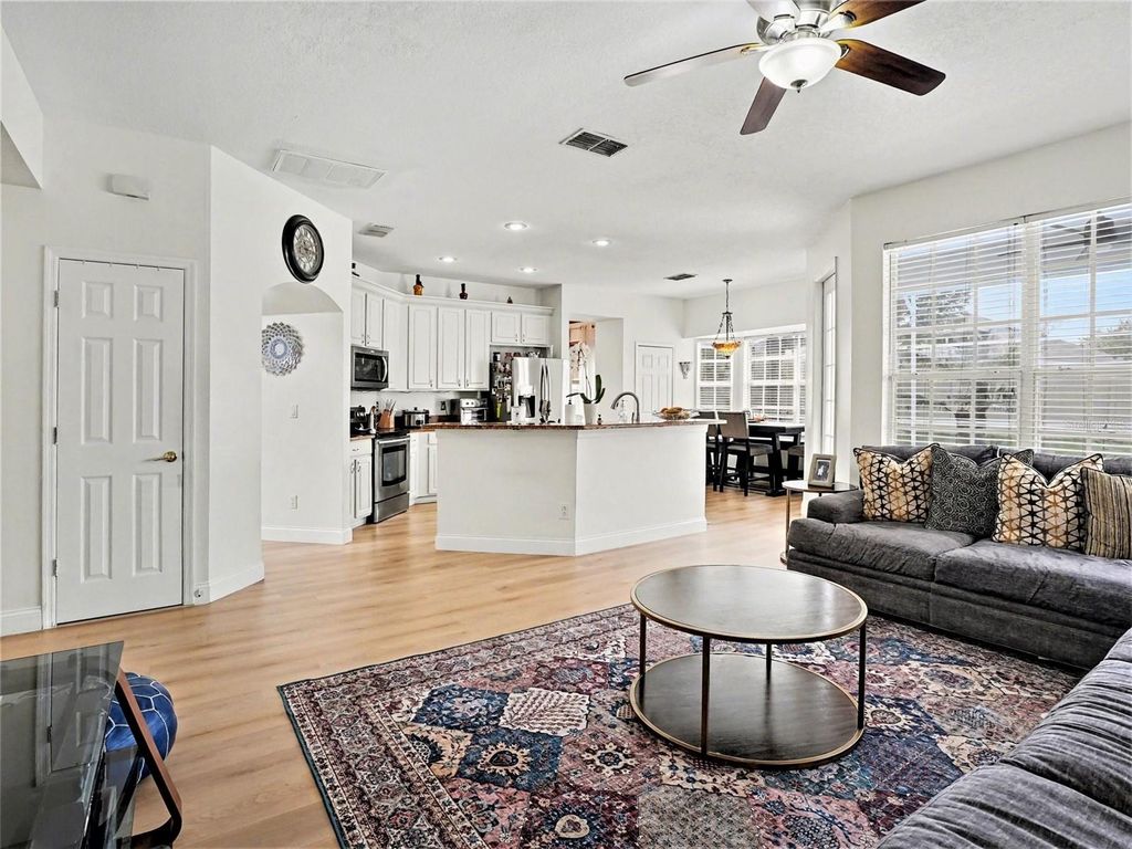 Image 7 of property listing at 4992 HOOK HOLLOW CIRCLE, Orlando, FL 32837