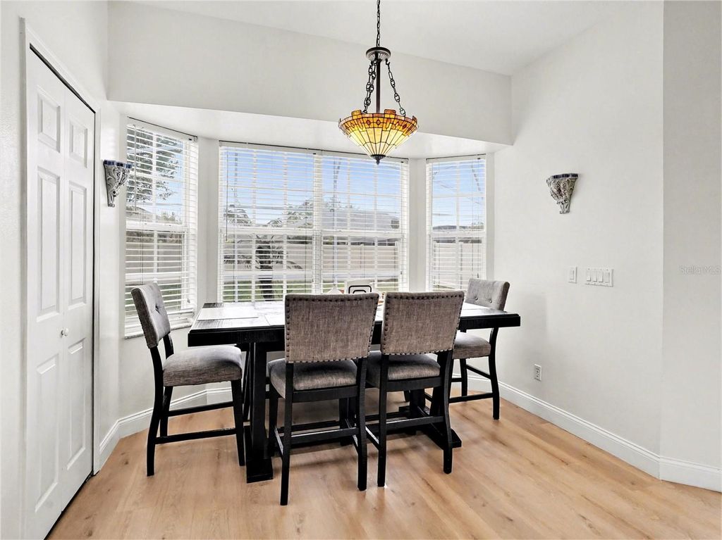 Image 8 of property listing at 4992 HOOK HOLLOW CIRCLE, Orlando, FL 32837