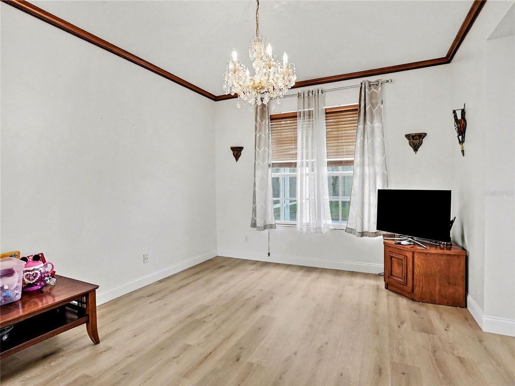 Image 9 of property listing at 4992 HOOK HOLLOW CIRCLE, Orlando, FL 32837