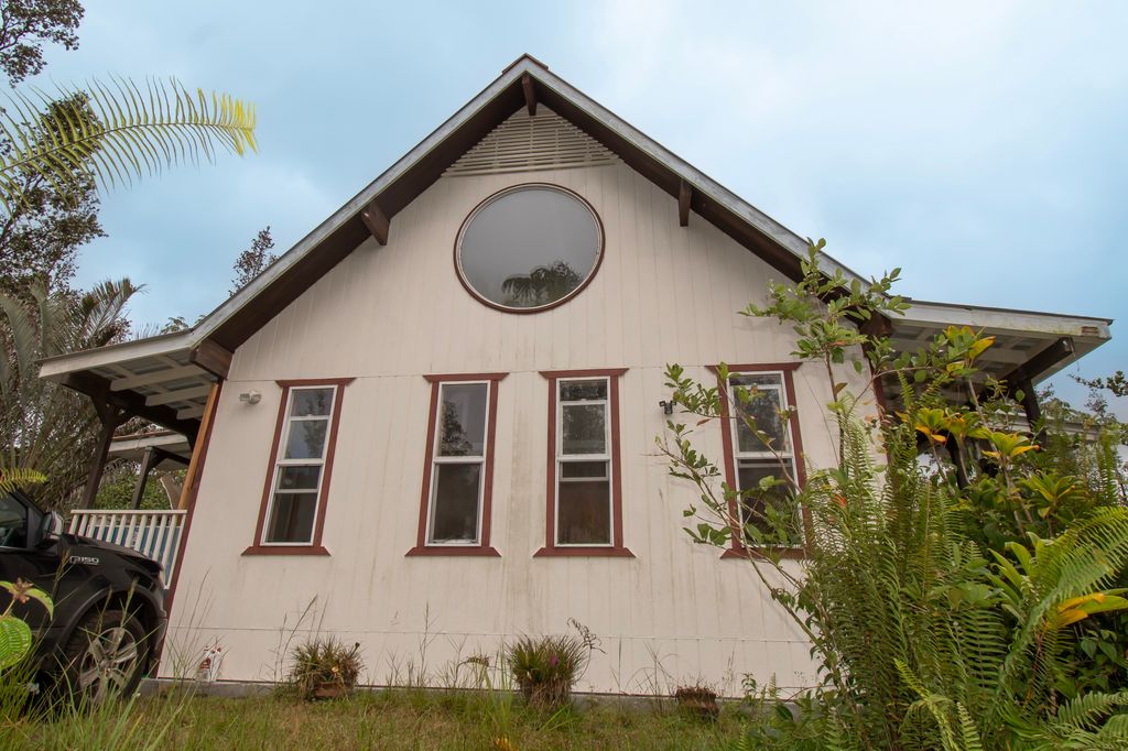 Image 1 of property listing at 16-1461 MOHO RD, Kurtistown, HI 96760