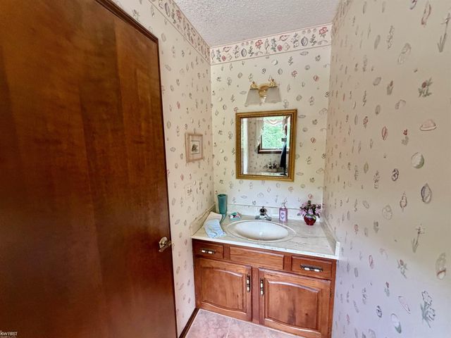 7432 River Road, Flushing, MI 48433