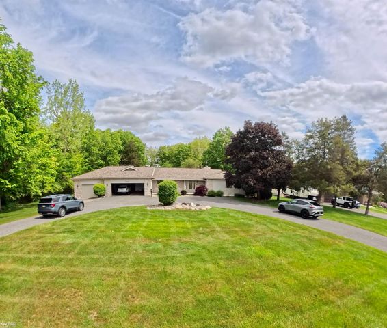 7432 River Road, Flushing, MI 48433