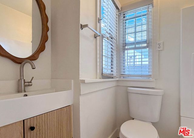 173 N Mariposa Avenue, Los Angeles, CA 90004