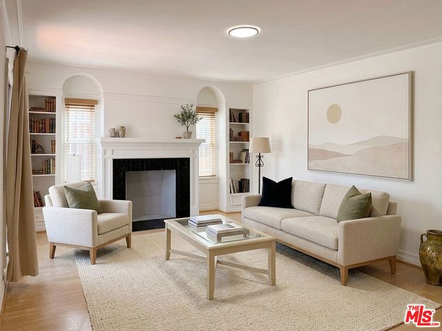 173 N Mariposa Avenue, Los Angeles, CA 90004