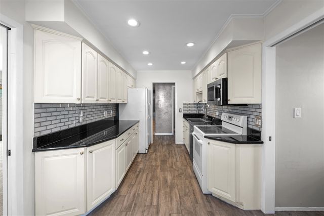 5327 Fairway Court, West Bloomfield, MI 48323