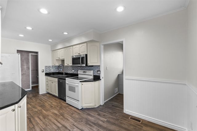 5327 Fairway Court, West Bloomfield, MI 48323