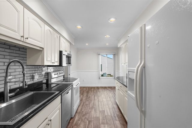 5327 Fairway Court, West Bloomfield, MI 48323