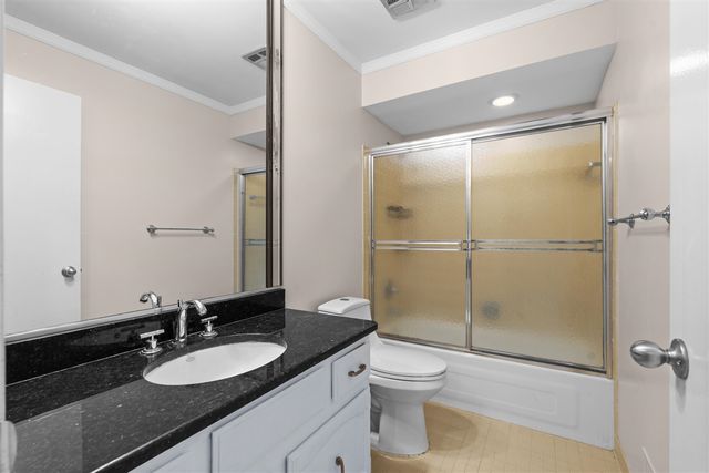 5327 Fairway Court, West Bloomfield, MI 48323