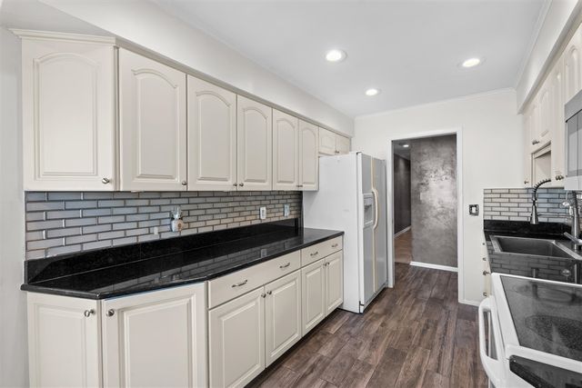 5327 Fairway Court, West Bloomfield, MI 48323