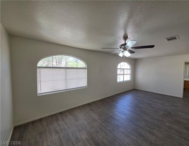 8829 CORNWALL GLEN Avenue, Las Vegas, NV 89129