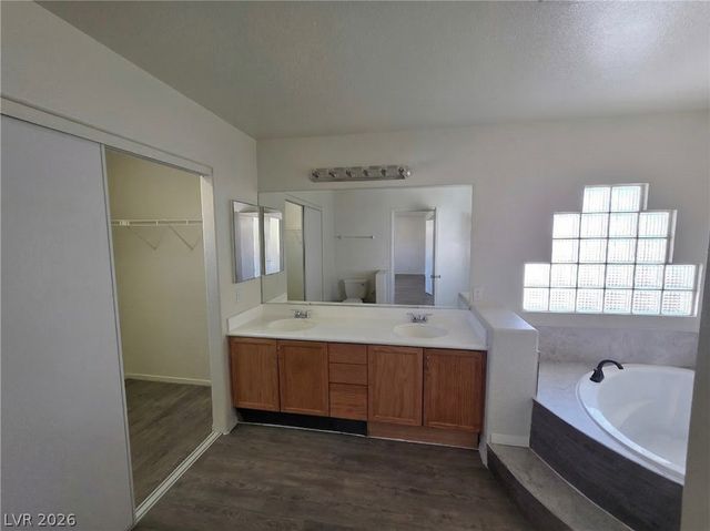 8829 CORNWALL GLEN Avenue, Las Vegas, NV 89129