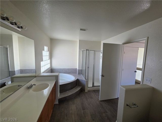 8829 CORNWALL GLEN Avenue, Las Vegas, NV 89129