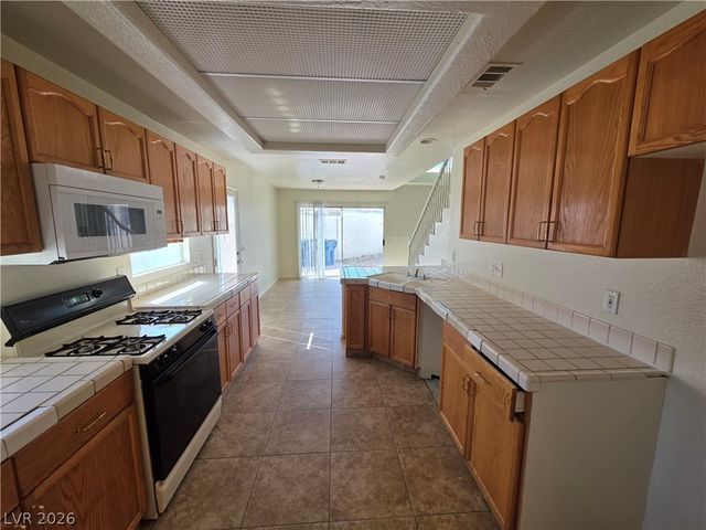 8829 CORNWALL GLEN Avenue, Las Vegas, NV 89129