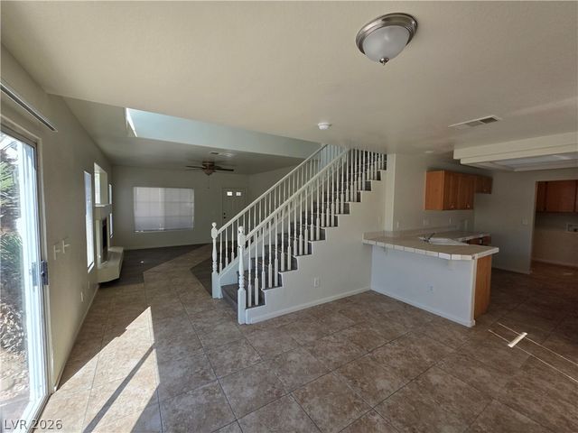 8829 CORNWALL GLEN Avenue, Las Vegas, NV 89129