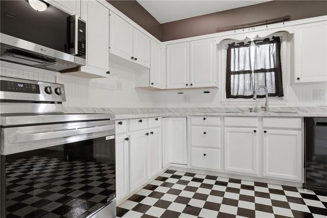 11709 E 77th Terrace, Raytown, MO 64138