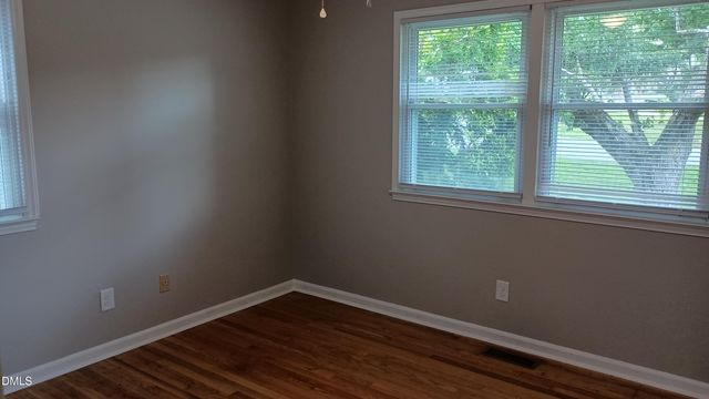 102 S Tunstall Avenue, Apex, NC 27502
