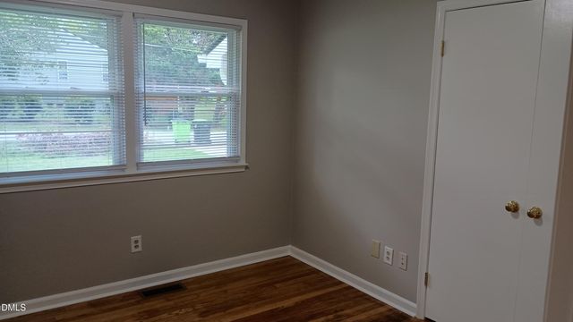 102 S Tunstall Avenue, Apex, NC 27502