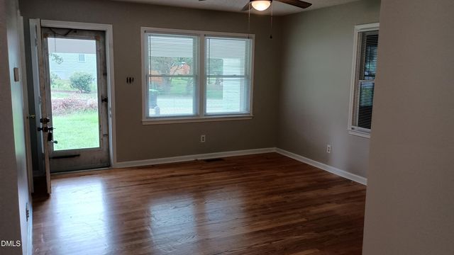 102 S Tunstall Avenue, Apex, NC 27502