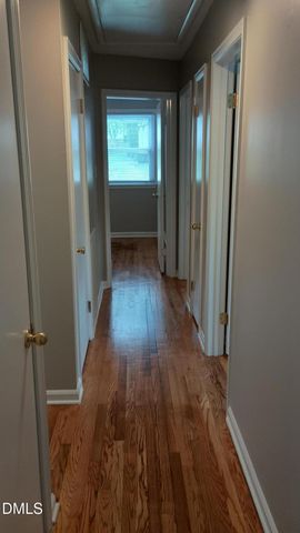 102 S Tunstall Avenue, Apex, NC 27502