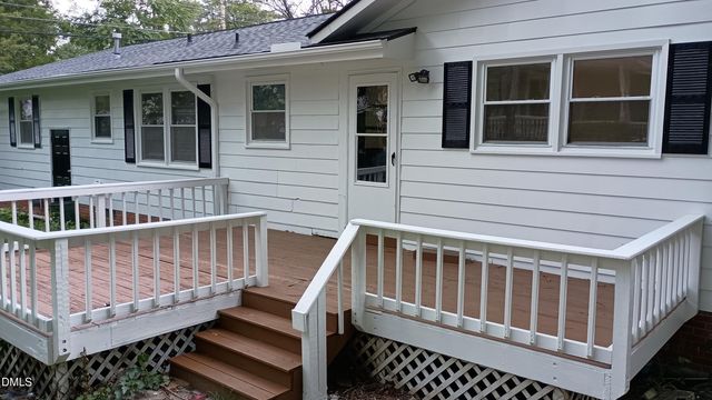 102 S Tunstall Avenue, Apex, NC 27502