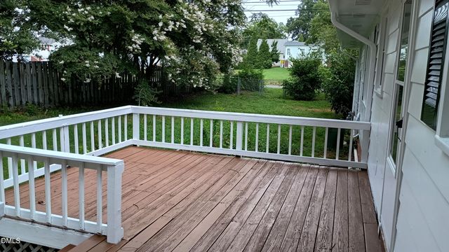 102 S Tunstall Avenue, Apex, NC 27502