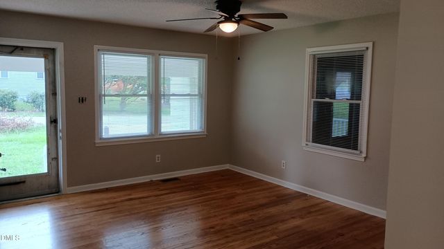 102 S Tunstall Avenue, Apex, NC 27502
