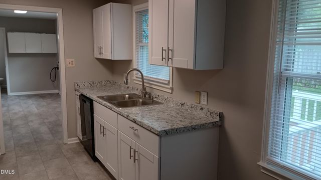 102 S Tunstall Avenue, Apex, NC 27502