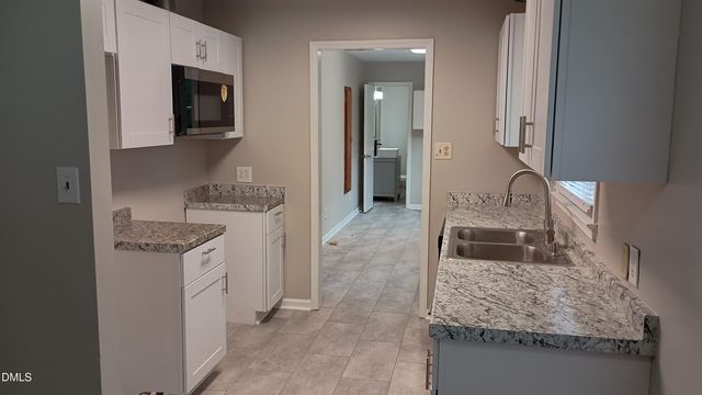 102 S Tunstall Avenue, Apex, NC 27502