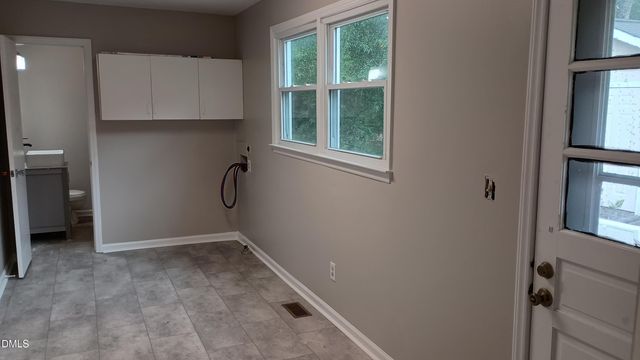 102 S Tunstall Avenue, Apex, NC 27502