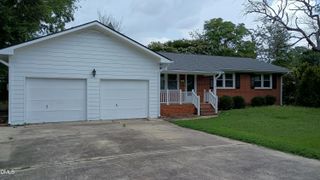 102 S Tunstall Avenue, Apex, NC 27502