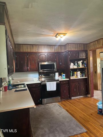 250 Valley View, Lebanon, VA 24266